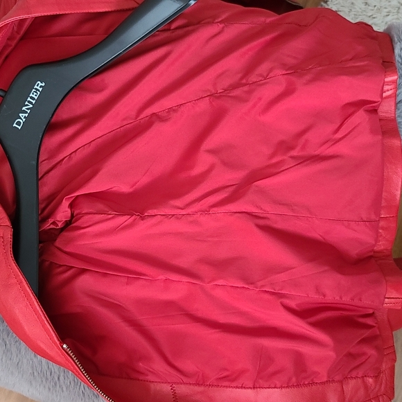 Danier Women's Poppy Red Genuine Leather Jacket ( Sz M/P) - Picture 7 of 7